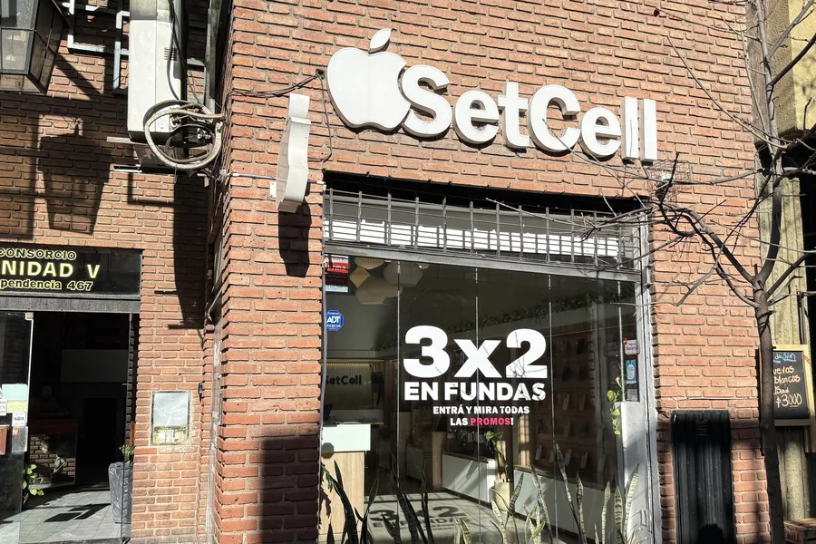 Frente del local de SetCell en Independencia 467, Nueva Córdoba